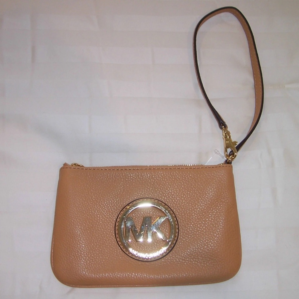 Michael Kors FULTON Leather WRISTLET in Peanut Color